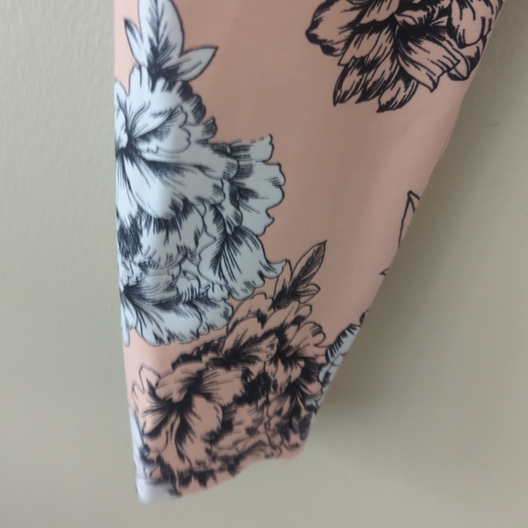 Calvin Klein performance pants floral size medium - Picture 3 of 6